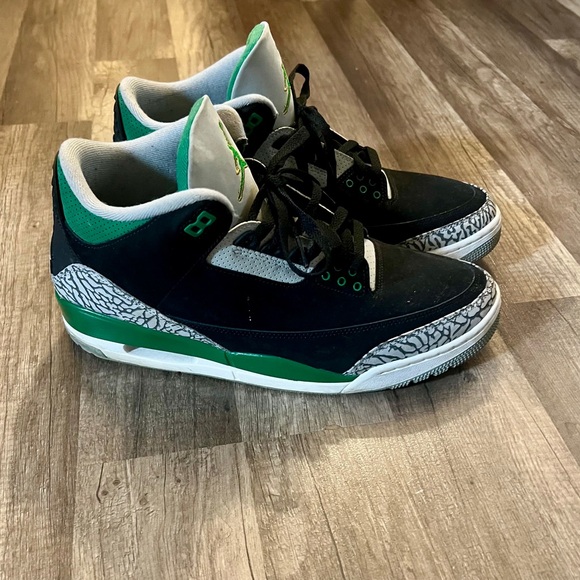 Jordan 3 -Black and Pine Green Sneakers with Silver Accents - Picture 9 of 11